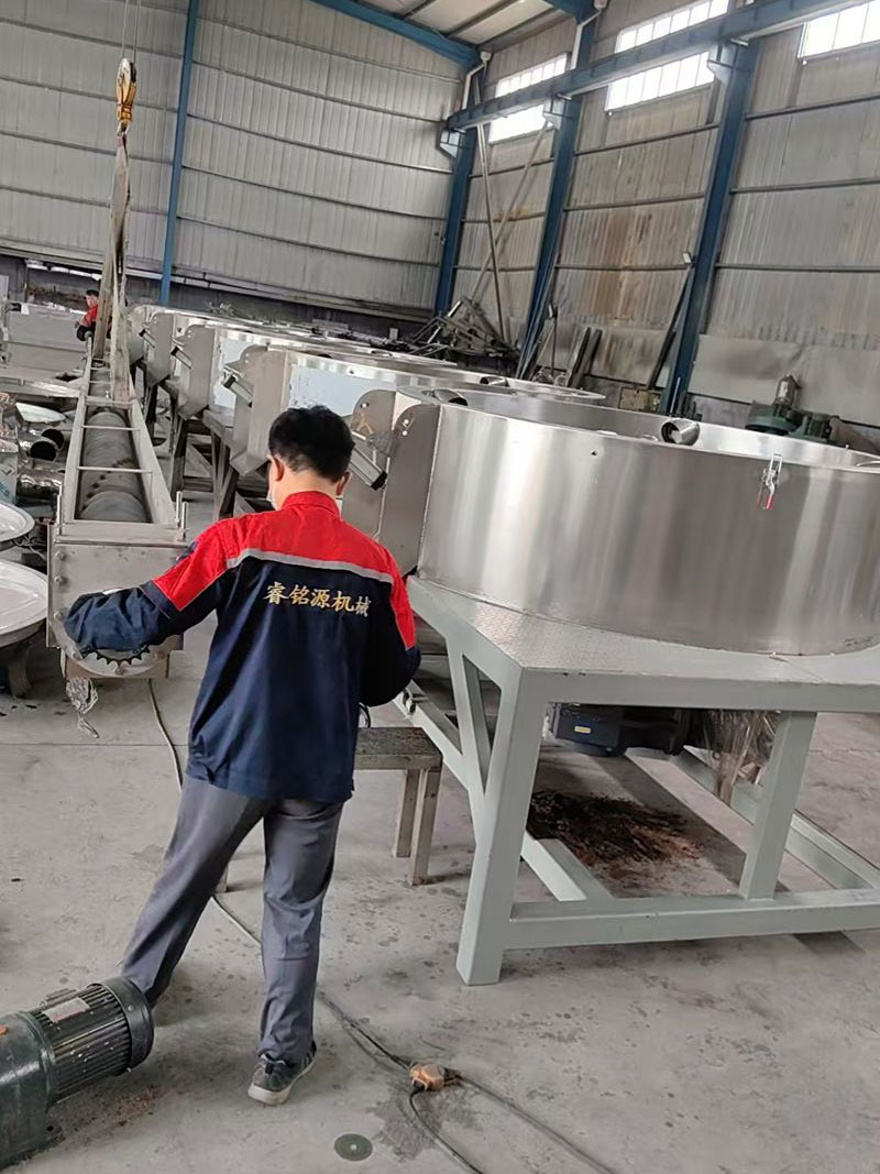 辣椒酱炒干机生产现场